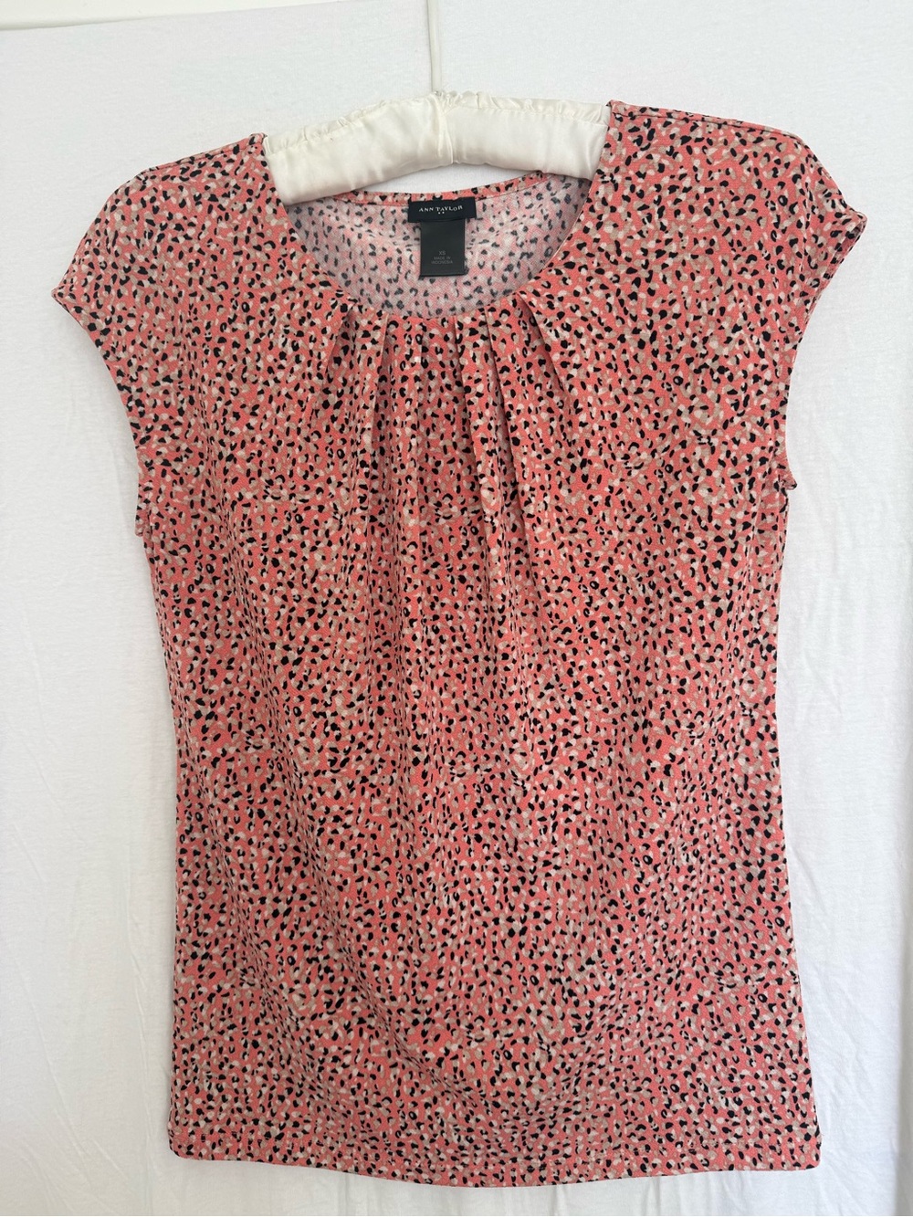 Ann Taylor Pink Spot Cap Sleeve Blouse